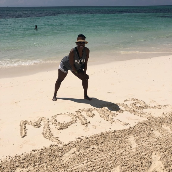 Meet your Posher, Debbie - Picture 1 of 1